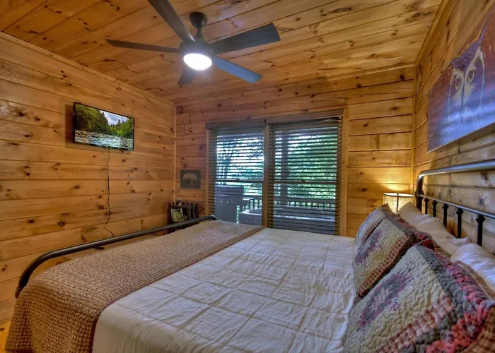 Bearfoot Ridge Wood-Burning Fireplace Cozy Hot Tub Serene Views