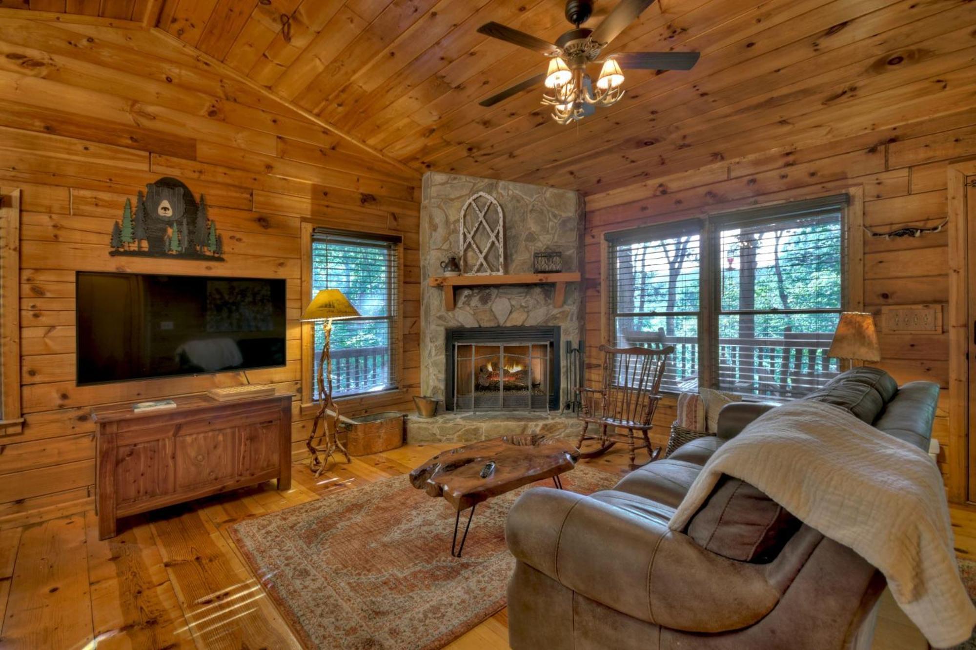 Bearfoot Ridge Wood-burning Fireplace Cozy Hot Tub Serene Views * Ellijay