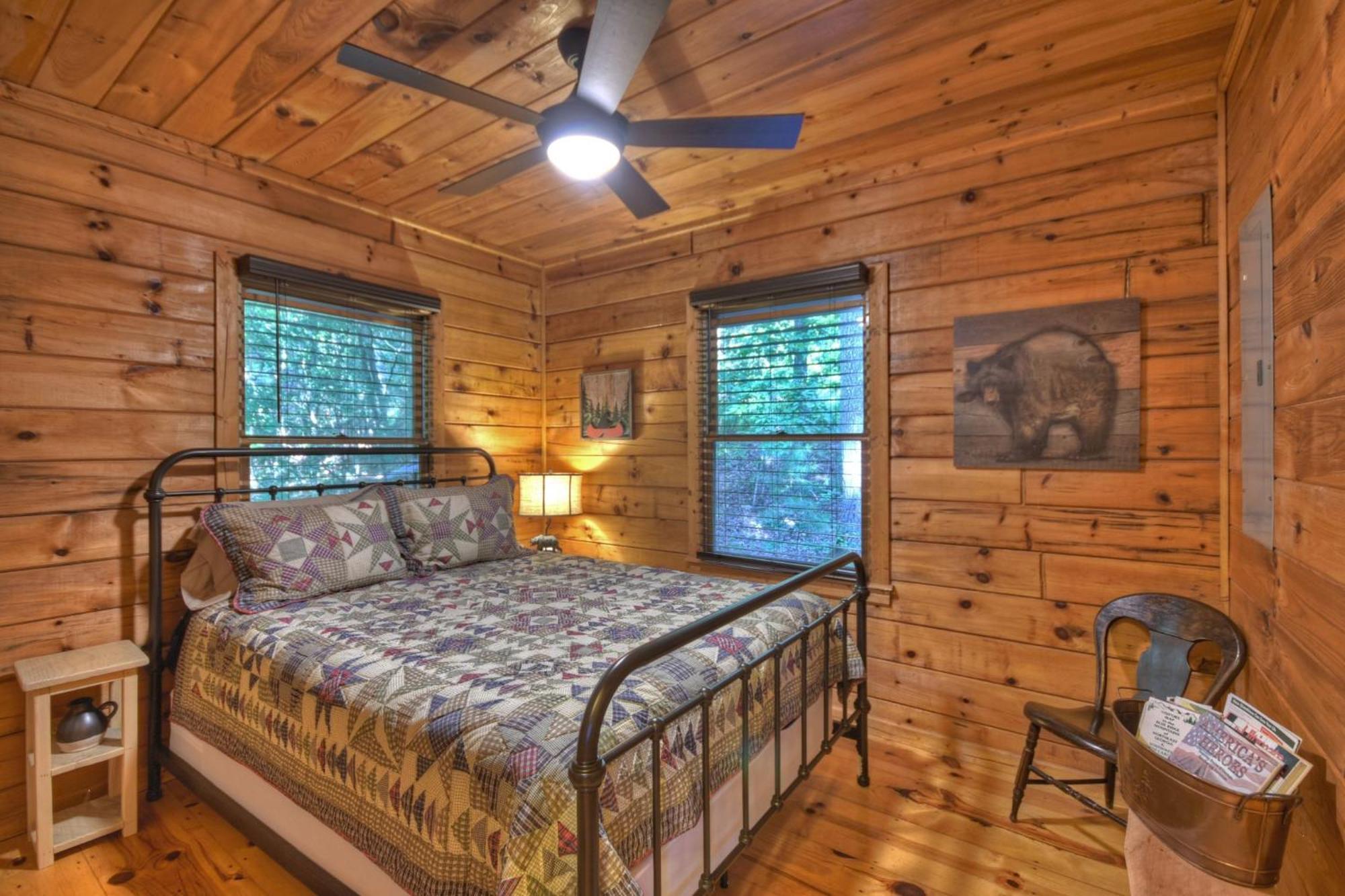 Bearfoot Ridge Wood-burning Fireplace Cozy Hot Tub Serene Views * Ellijay