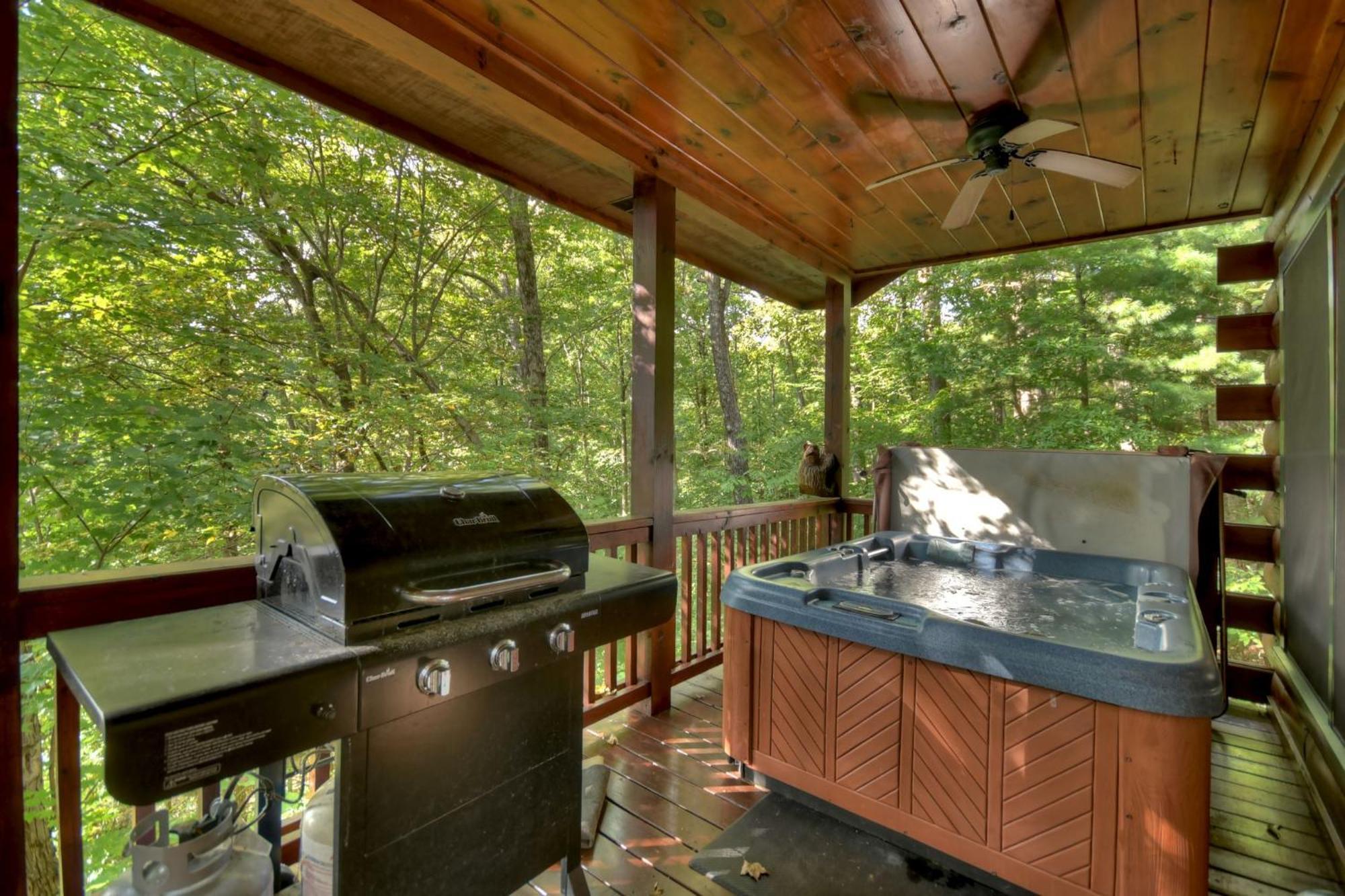 Bearfoot Ridge Wood-burning Fireplace Cozy Hot Tub Serene Views Villa *