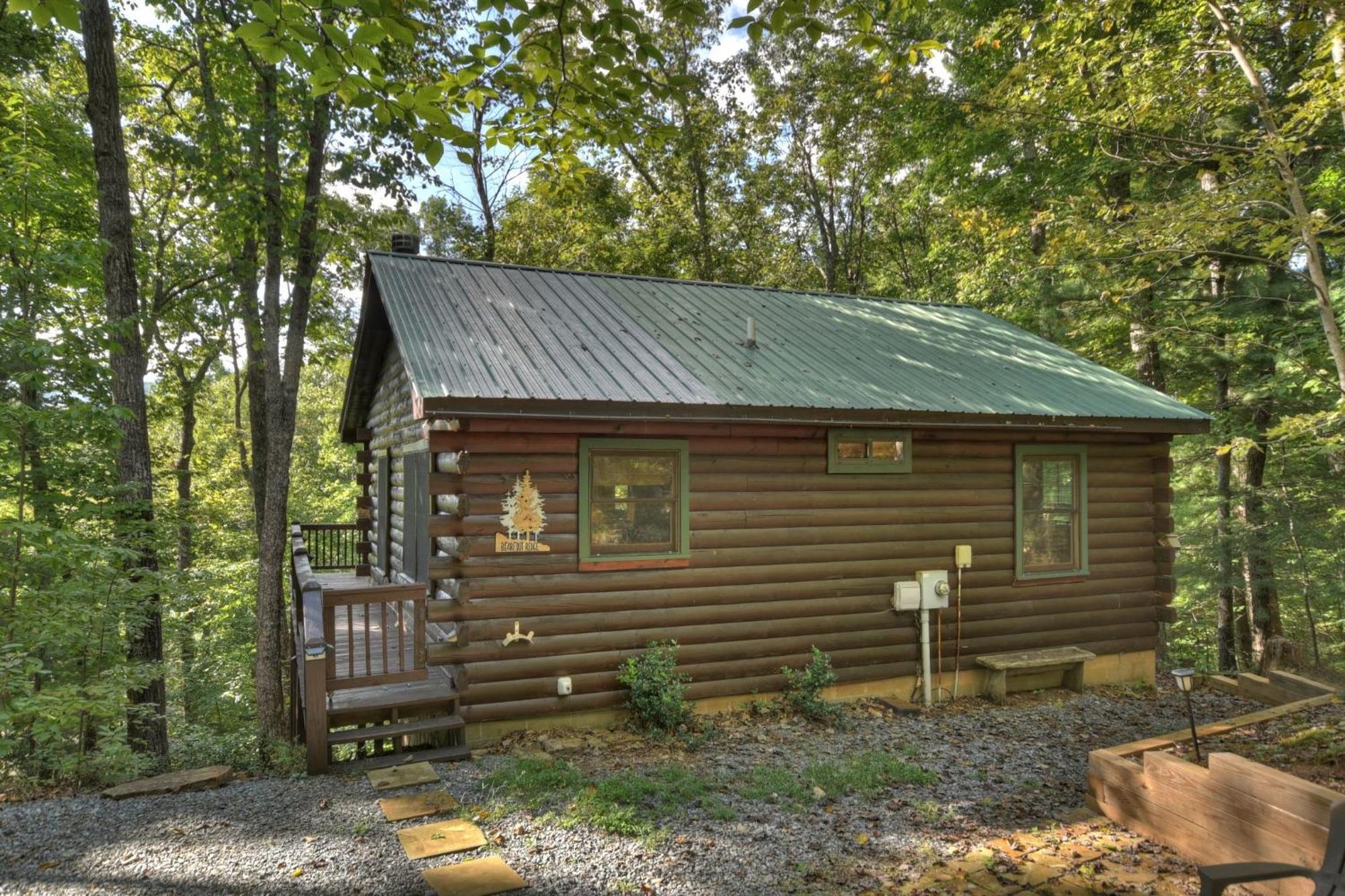 Villa Bearfoot Ridge Wood-burning Fireplace Cozy Hot Tub Serene Views *