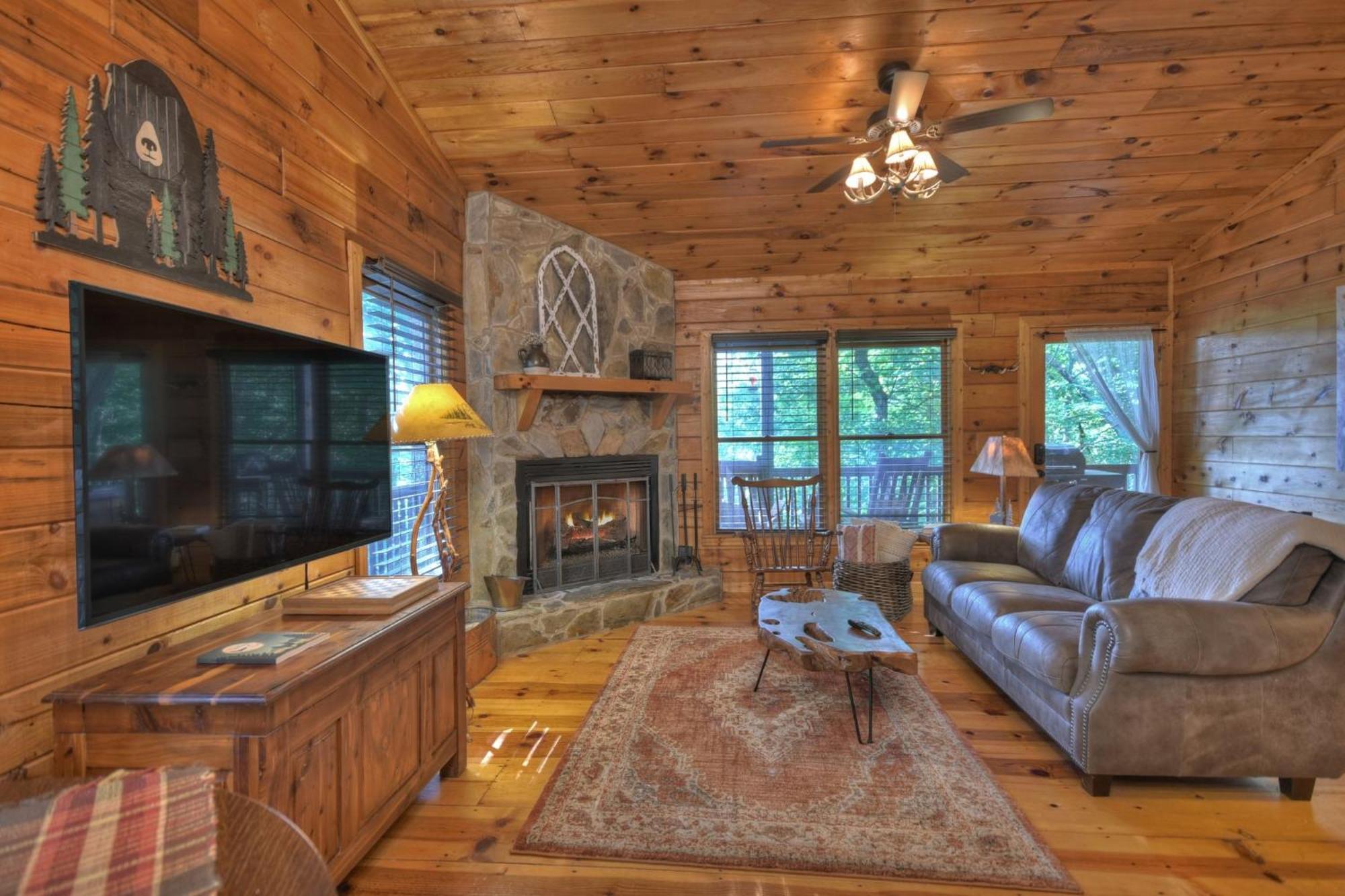Bearfoot Ridge Wood-burning Fireplace Cozy Hot Tub Serene Views * Ellijay