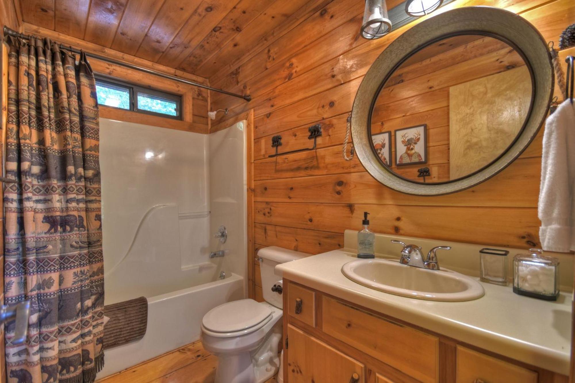 Villa Bearfoot Ridge Wood-burning Fireplace Cozy Hot Tub Serene Views *