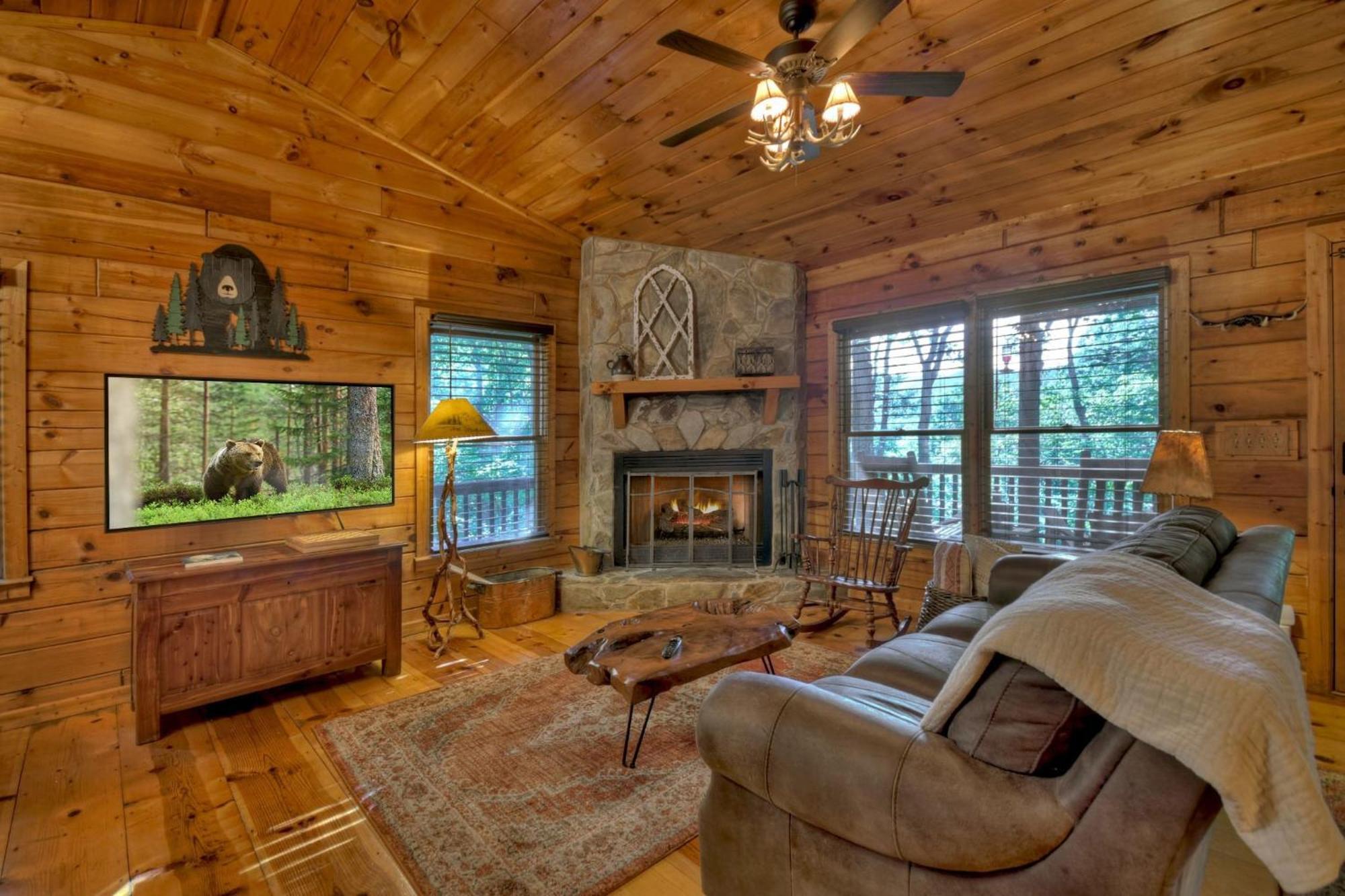 Bearfoot Ridge Wood-burning Fireplace Cozy Hot Tub Serene Views * Ellijay