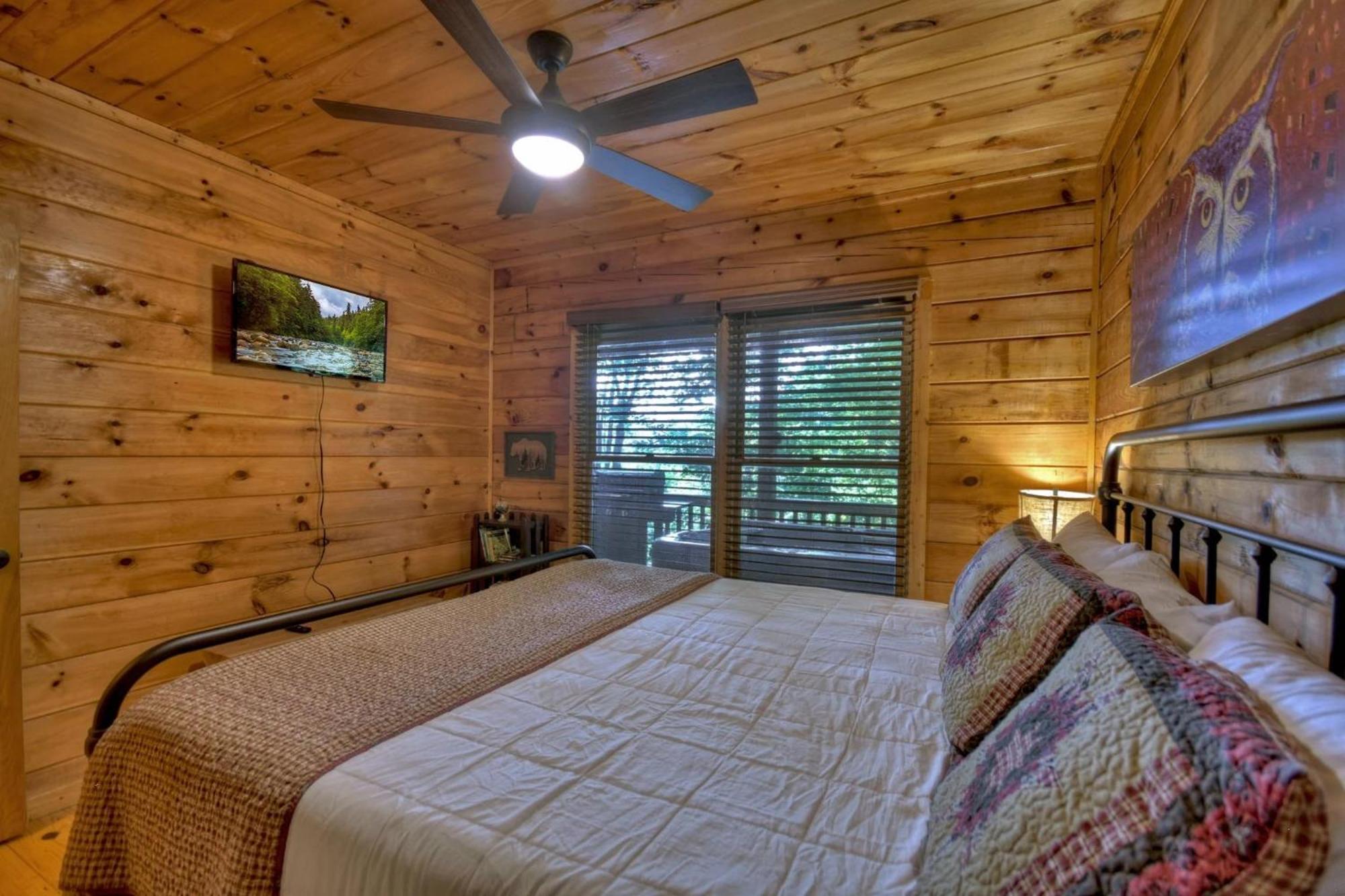 Villa Bearfoot Ridge Wood-burning Fireplace Cozy Hot Tub Serene Views