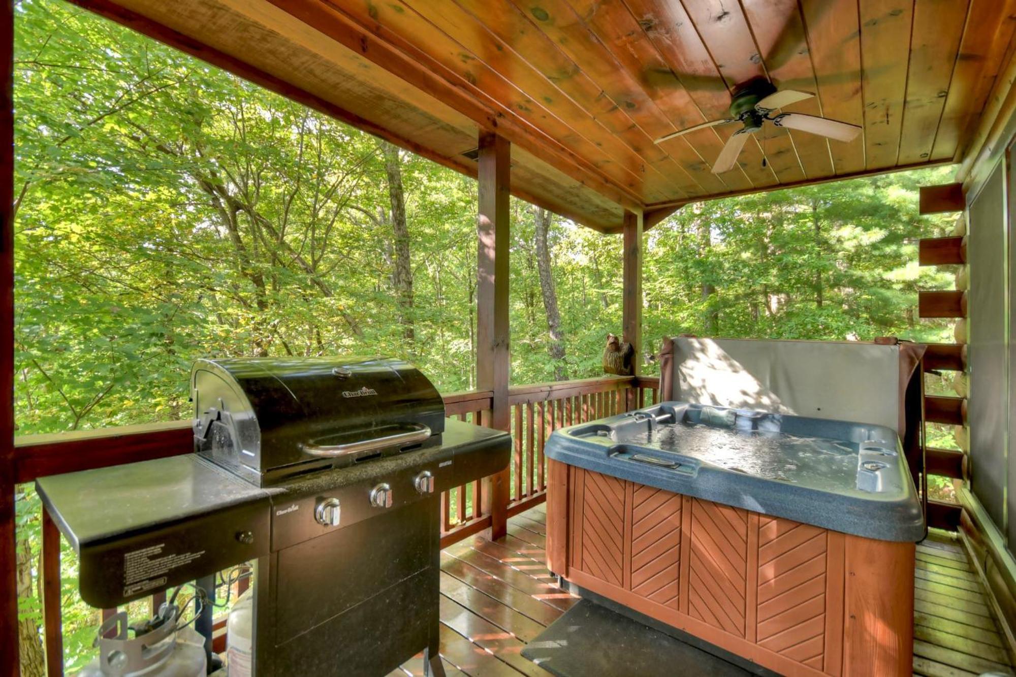 Bearfoot Ridge Wood-burning Fireplace Cozy Hot Tub Serene Views Villa