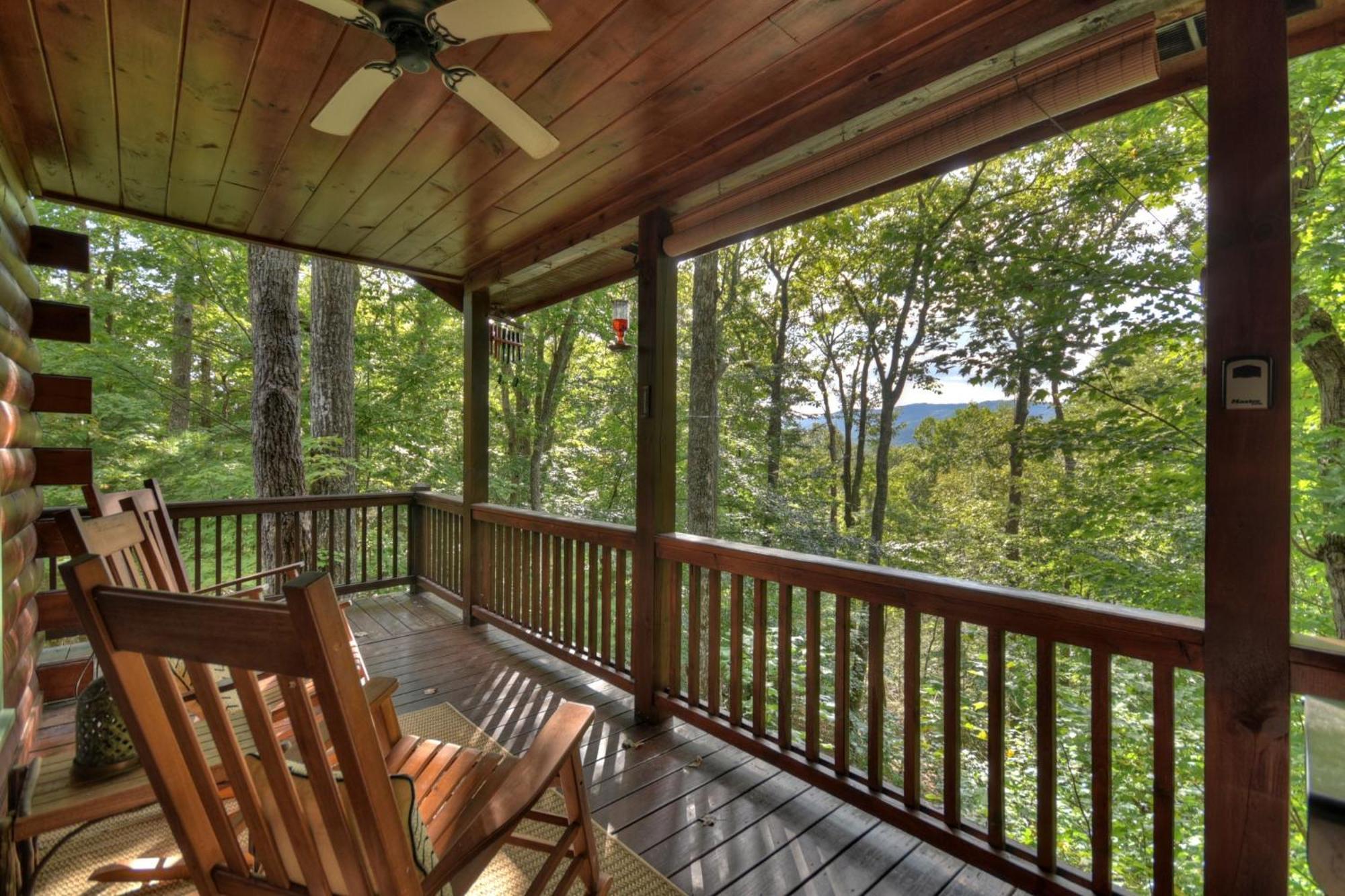 Bearfoot Ridge Wood-burning Fireplace Cozy Hot Tub Serene Views Villa Ellijay